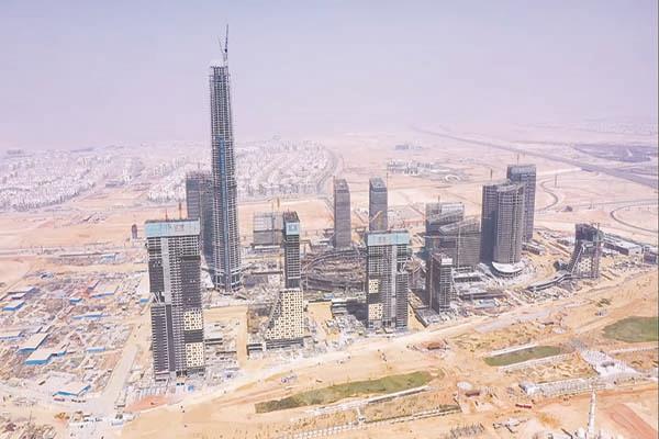 جانب من تنفيذ مشروع منطقة الأعمال المركزية بالعاصمة الإدارية الجديدة