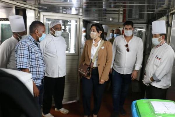 نائب وزير السياحة تتفقد عدد من الفنادق بالأقصر