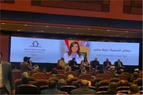 السفيرة نبيلة مكرم وزيرة الهجرة