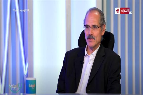 الدكتور هنري شرودر رئيس قسم المخ والأعصاب بجامعة جرايفسالد بألمانيا