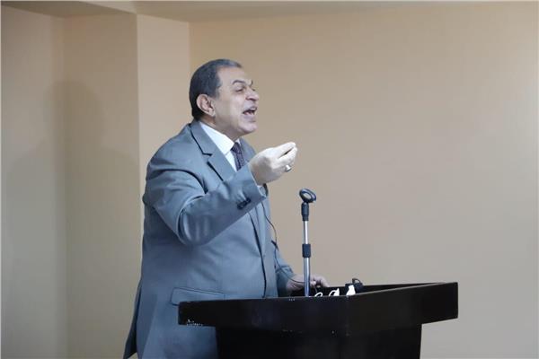 وزير القوى العاملة 