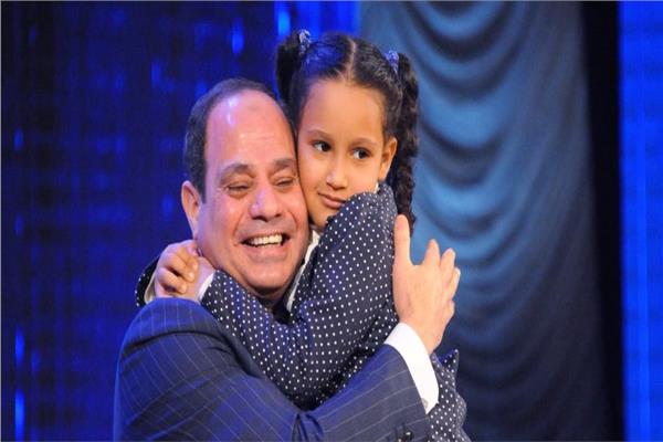 الرئيس يحتضن ابنة شهيد