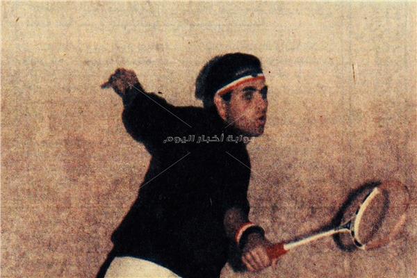 الفنان الراحل ممدوح عبدالعليم يمارس رياضة الإسكواش- أرشيف أخبار اليوم