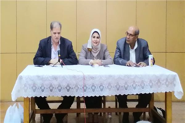الحضور خلال مناقشة الرواية
