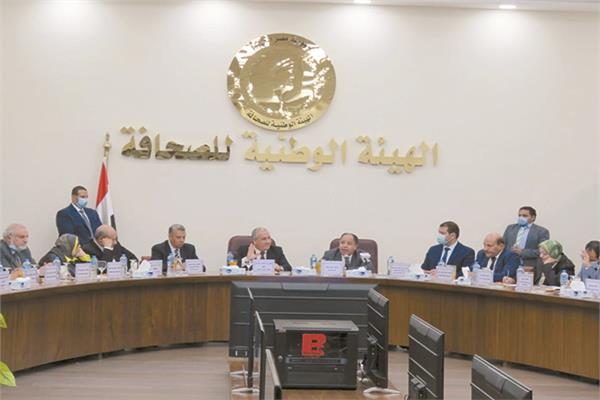 د. محمد معيط والمهندس عبدالصادق الشوربجى خلال ندوة بالهيئة الوطنية للصحافة