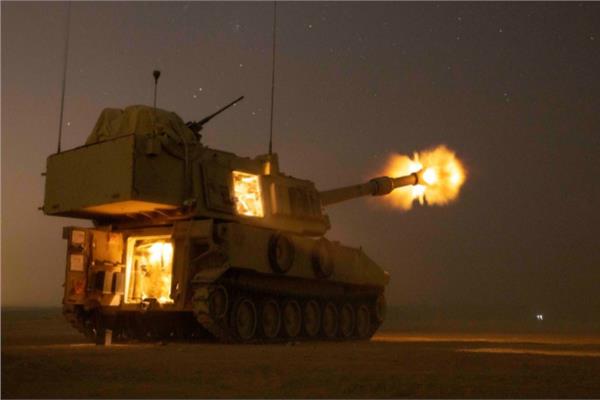 المركبة «بالدين» ومدفع هاوتزر 155