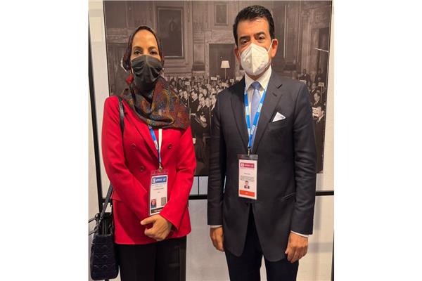 الدكتور سالم بن محمد المالك ومديحة بنت أحمد الشيبانية وزيرة التربية والتعليم العماني