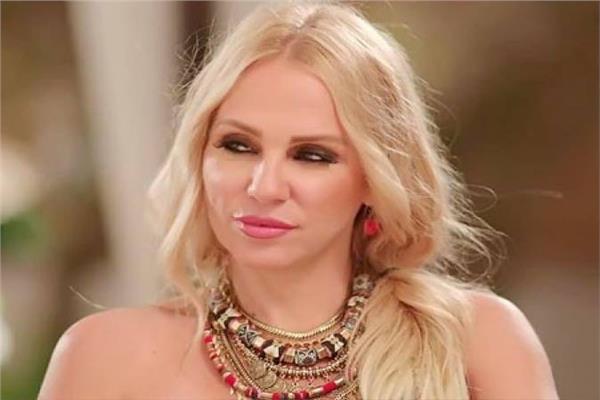  الفنانة شيرين رضا