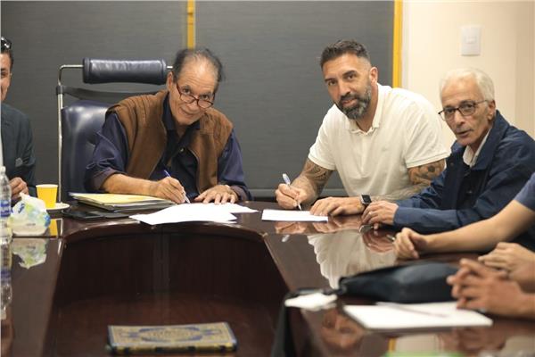 خوان براون يوقع للإسماعيلي