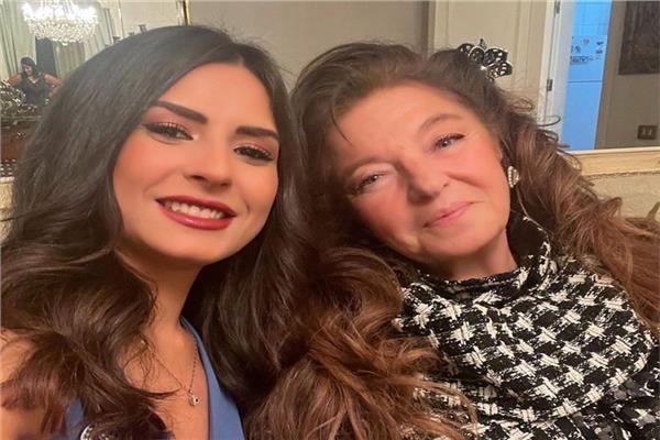 الفنانة المعتزلة هدى رمزي
