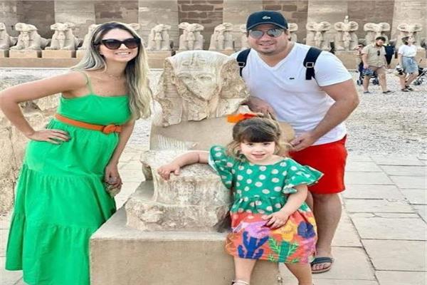 سياح  في الأقصر 