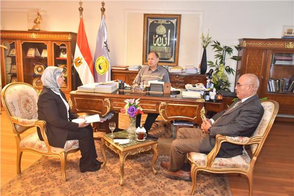 محافظ أسيوط يعلن ايقاف زواج طفلتين قاصر مع اللجنة العامة لحماية الطفل 