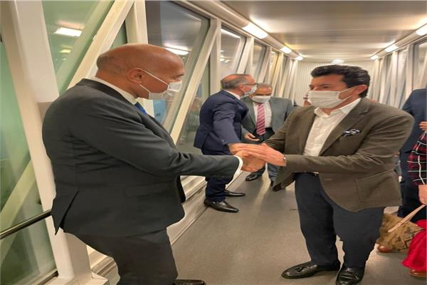وزير الرياضة يصل دبي ويعقد عدة اجتماعات مع المسؤولين