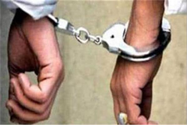 «المشدد» 3 سنوات لبقال بتهمة سرقة حقيبة مواطنة في دار السلام