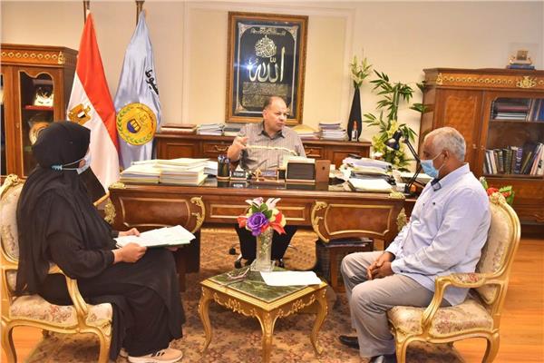 محافظ أسيوط يؤكد على تلبية طلبات المواطنين
