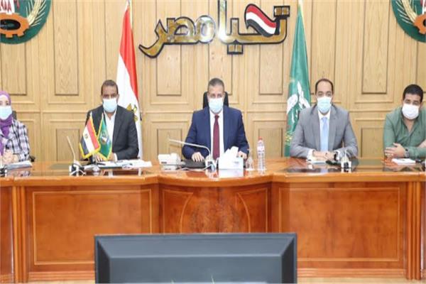 محافظ المنوفية يشدد على منع دخول الموظفين