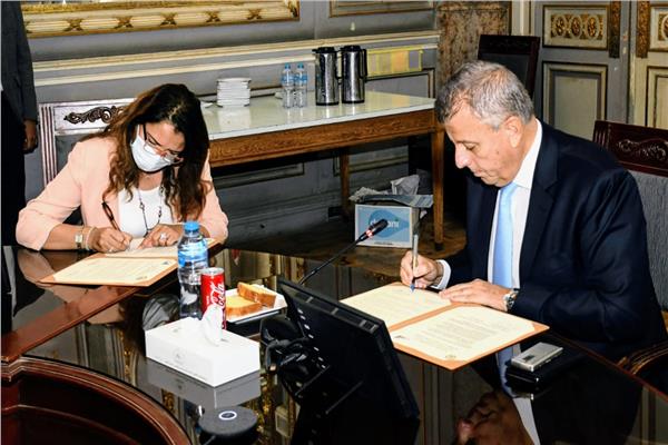 الدكتور محمود المتينى وورئيس مجلس إدارة معهد كونفوشيوس