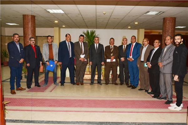 محافظ سوهاج وأعضاء التنسيقية
