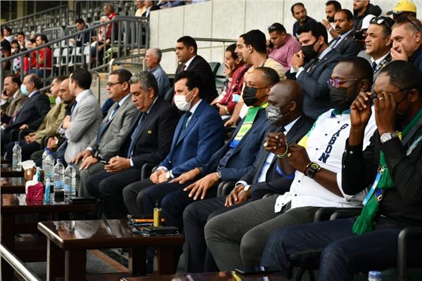 وزير الرياضة يؤازر المنتخب 