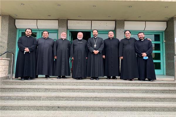 الأنبا باخوم يلتقي بالآباء الكهنة المرتسمين الأقل من عشر سنوات