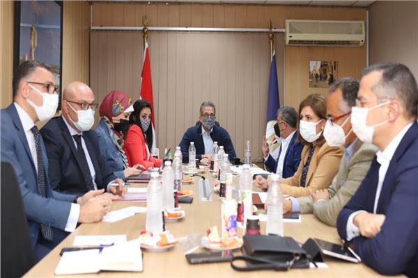 جانب من إجتماع   وزير السياحة والآثار 