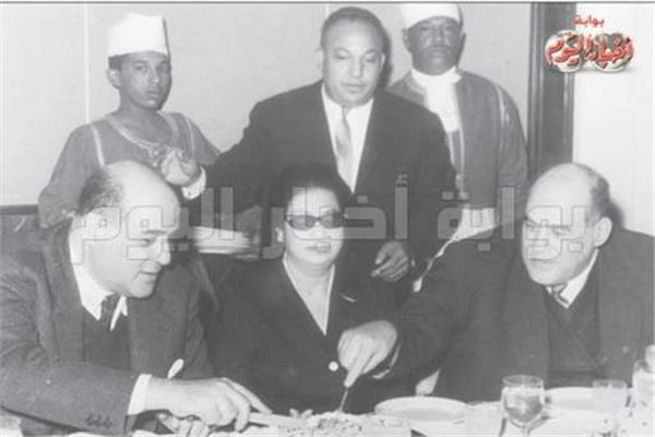 أم كلثوم ومصطفى وعلي أمين