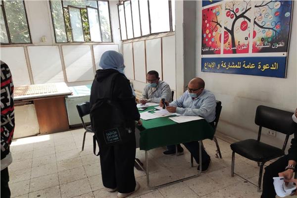 تسليم استمارات الترشح لانتخابات اتحاد الطلاب