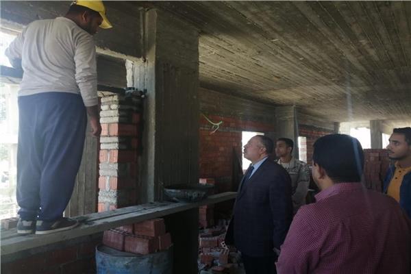 جولة تفقدية للسكرتيرالعام بمشروعات حياة كريمة بمراكز شمال قنا 