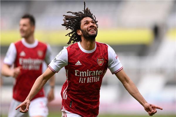 محمد النني لاعب نادي أرسنال الإنجليزي