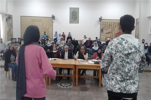 وكيل وزارة التعليم بالإسماعيلية يشهد التصفيات النهائية لمسابقة الإلقاء والشعر  للمرحلة الثانوية 