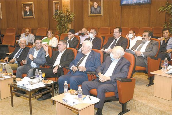مناقشات جادة حول ملف الصناعة والاستثمار فى احدى الجلسات التحضيرية للمؤتمر