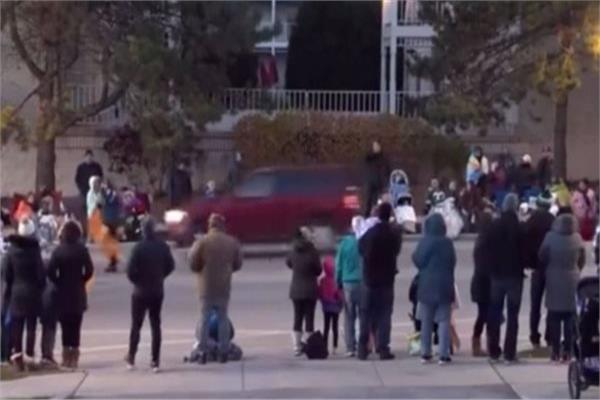 لحظة وقوع عملية الدهس في ولاية ويسكونسن الأمريكية