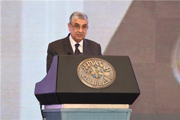 وزير الكهرباء والطاقة المتجددة د. محمد شاكر