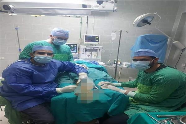 نجاح عملية إصلاح إعوجاج قدم مخلبى لطفل بمستشفى الاطفال التخصصي بالبحيرة 