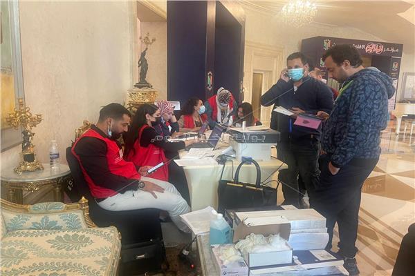 تطعيم المشاركين في مؤتمر أخبار اليوم  الاقتصادي الثامن