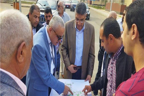 قيادات وزارة الإسكان خلال الجولة بمدينة 6 اكتوبر