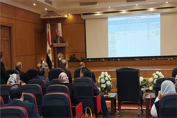 متابعة آخر تطورات العمل فى مشروعات الطرق ببورسعيد