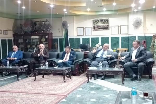رئيس مركز ومدينة ملوى يلتقى بأعضاء مجلس النواب والشيوخ بديوان الوحدة المحلية