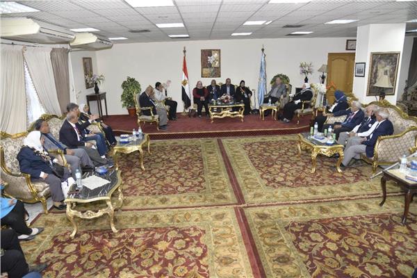محافظ أسيوط يستقبل وفد الجمعية المصرية لرواد الكشافة والمرشدات ويشيد بالأنشطة الكشفية 