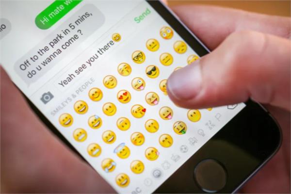 الرموز التعبيرية في آيفون