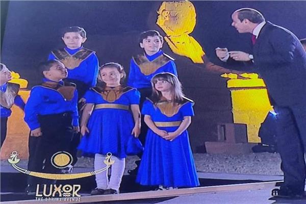 الطفل القناوي الذي طلب مصافحه الرئيس