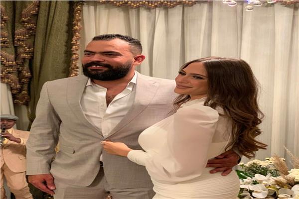 خالد عليش وزوجته