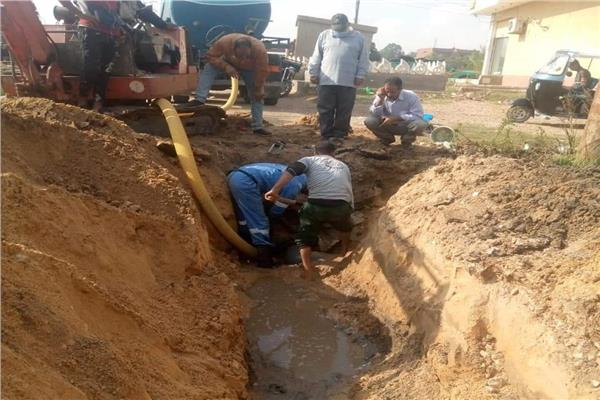  اصلاح عدد من خطوط مياه الشرب بمحافظات القناة