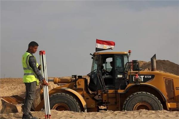 العمال المصريين خلال إعادة إعمار غزة