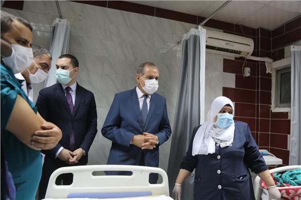 محافظ كفر الشيخ يتابع حادث مصرع عاملين