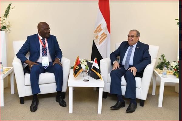 وزير الدولة للإنتاج الحربى يستقبل وزير شئون الدفاع الأنجولي