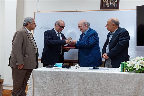 الأمين العام لمجلس كنائس الشرق الأوسط يزور معهد الدراسات القبطية
