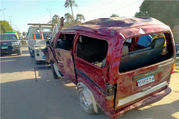 إ صابة ٦ من بينهن ٥ تلميذات في انقلاب سيارة بالترعة بمركز ساقلتة بسوهاج