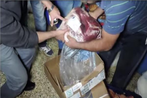 مداهمة مصانع الموت وضبط 280 طن أغذية مجهولة ولحوم ودواجن فاسدة