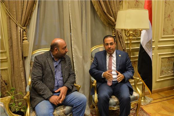النائب محمود حسين، رئيس لجنة الشباب والرياضة مع محرر "بوابة أخبار اليوم"